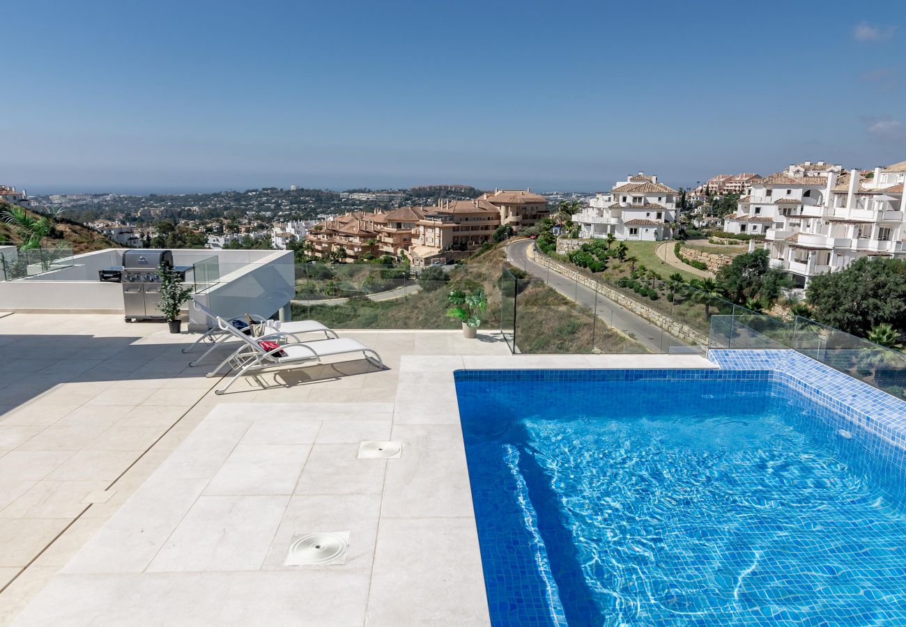 Apartment in Nueva andalucia - LMR1-Penthouse with 187m2 terrace and private pool