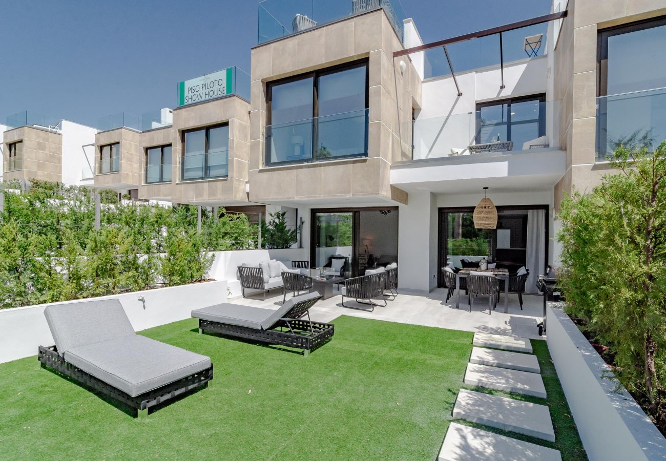 Townhouse in Nueva andalucia - Modern townhouse in Puerto Banus, families & couples only 