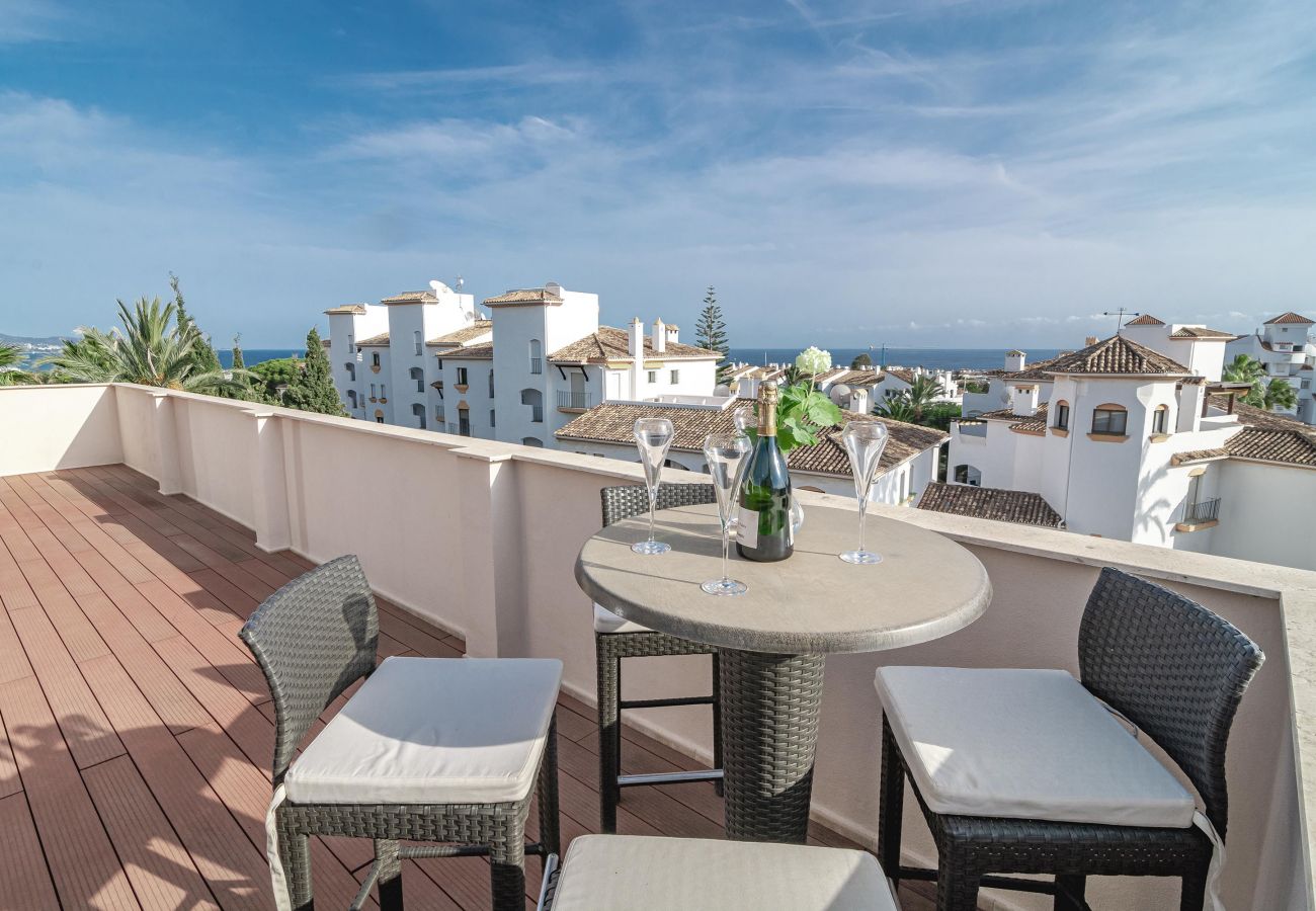 Apartment in Nueva andalucia - Large penthouse, close to Puerto Banus, families only