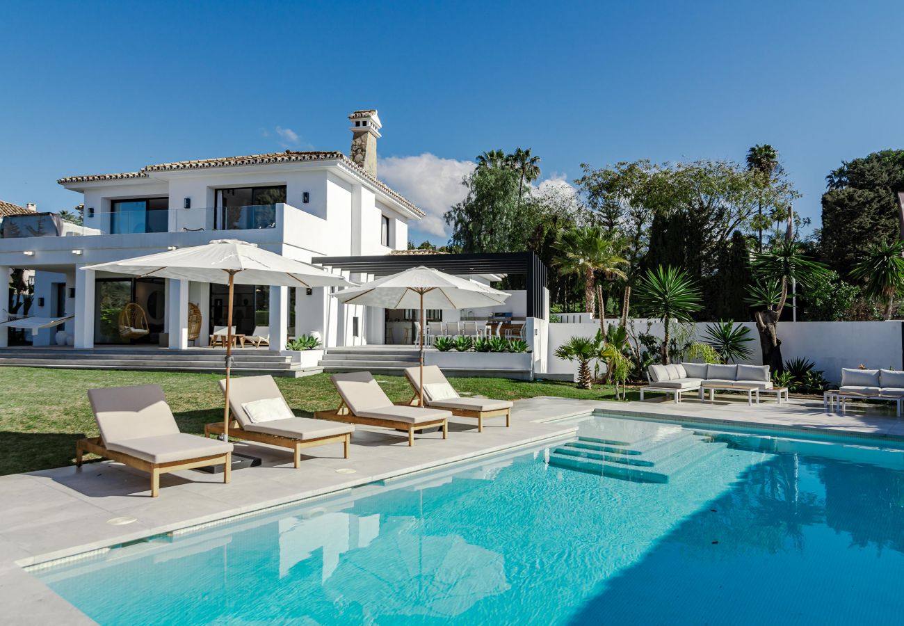 Villa in Nueva andalucia - AD38- Luxury Villa,Puerto Banus. Families only