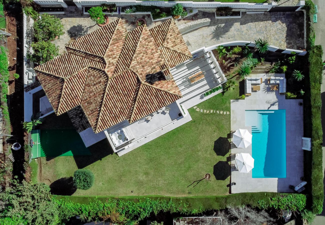 Villa in Nueva andalucia - AD38- Luxury Villa,Puerto Banus. Families only