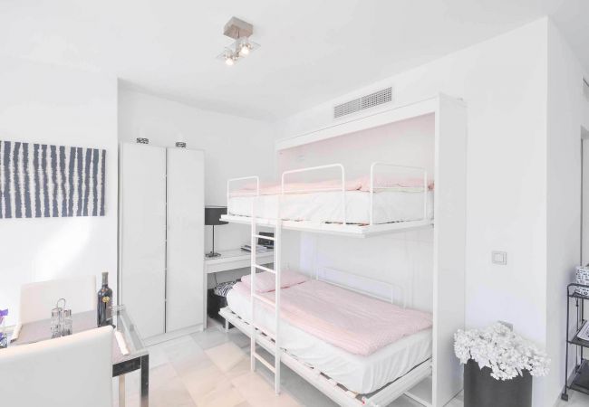 Apartment in Marbella - MR- Cozy 4 sleep flat in Marbella, great location