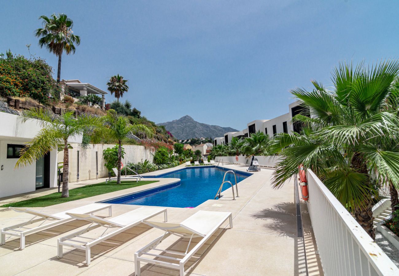 Apartment in Nueva andalucia - AZM- Spacious penthouse, plunge pool, sea view