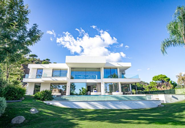 Villa in Benahavís - ELM2- Luxury, Modern Villa by Roomservices
