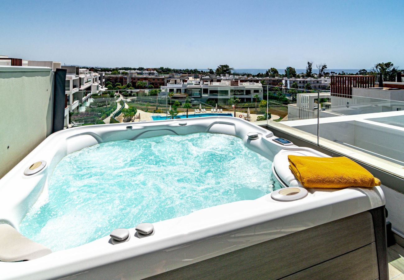 Apartment in Estepona - LMS48- Roof terrace, jacuzzi & sauna