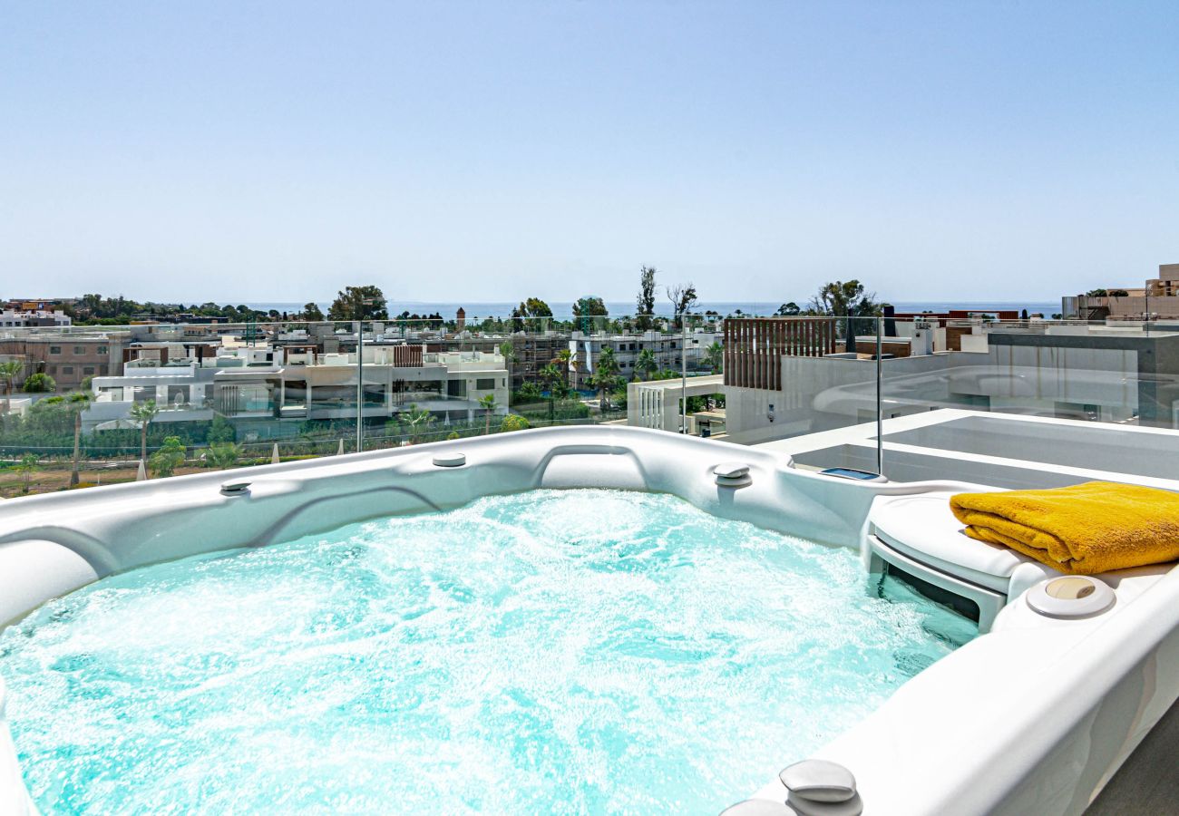 Apartment in Estepona - LMS48- Roof terrace, jacuzzi & sauna