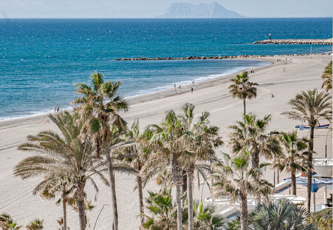 Apartment in Estepona - EAC3F- Modern & light apartment steps from the sea