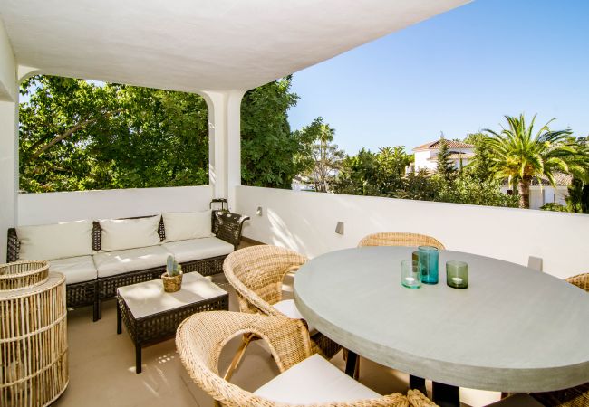 Lägenhet i Nueva andalucia - AS12- Spacious apartment for long stay only