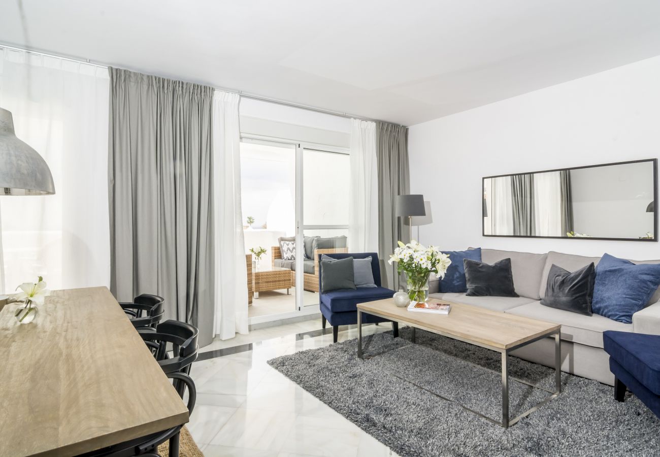 Lägenhet i Nueva andalucia - ELD1-Stunning 2 Bedroom Penthouse in Puerto Banus