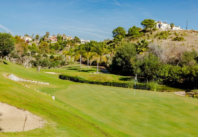 Golf utsikt 2 sovrum Semesterlägenhet med pool och terrass i Estepona
