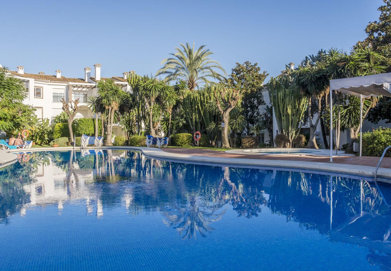 Lägenhet i Estepona - HB - Comfortable Beachfront Holiday Apartment