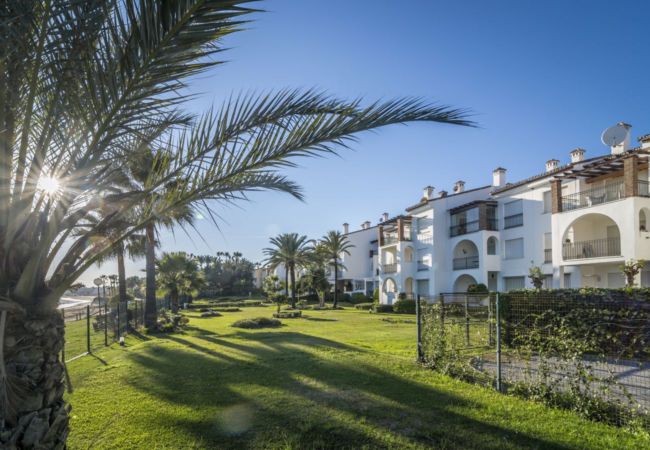 Lägenhet i Estepona - HB - Comfortable Beachfront Holiday Apartment