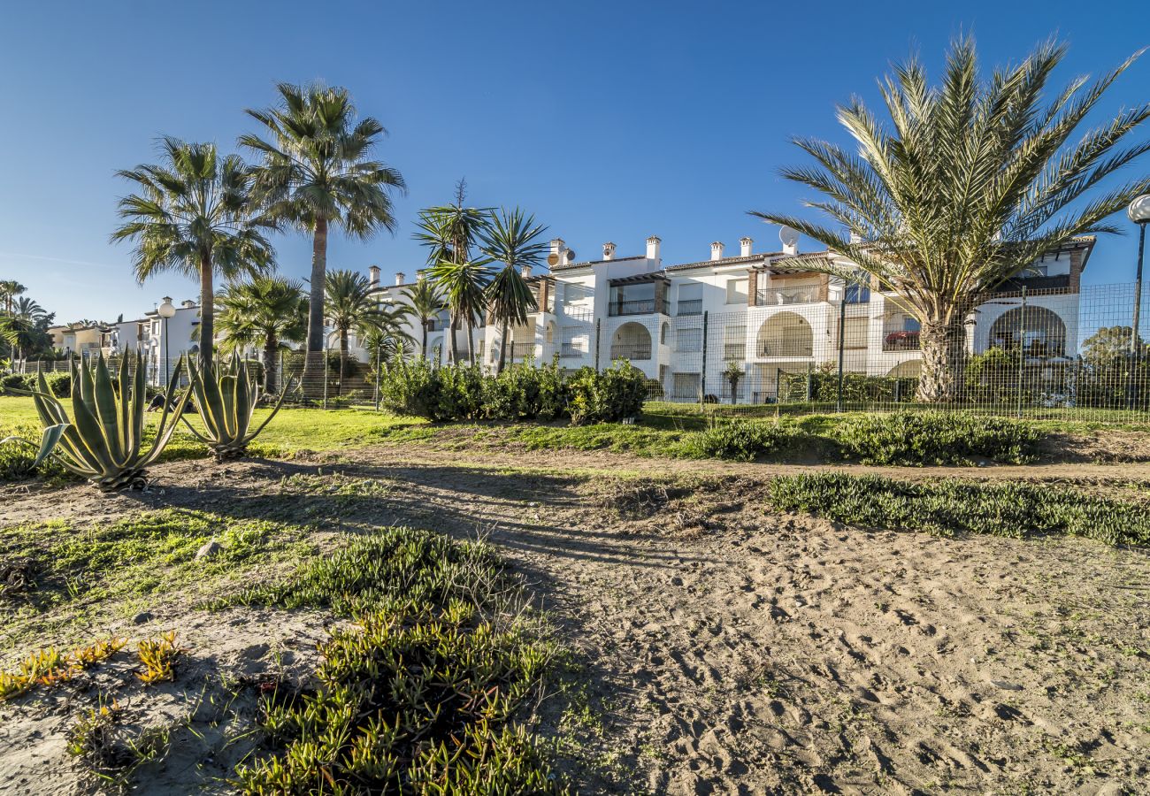 Lägenhet i Estepona - HB - Comfortable Beachfront Holiday Apartment