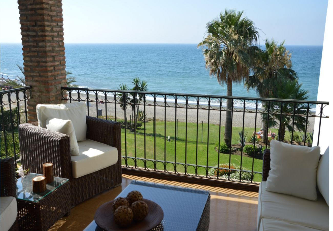 Lägenhet i Estepona - HB - Comfortable Beachfront Holiday Apartment