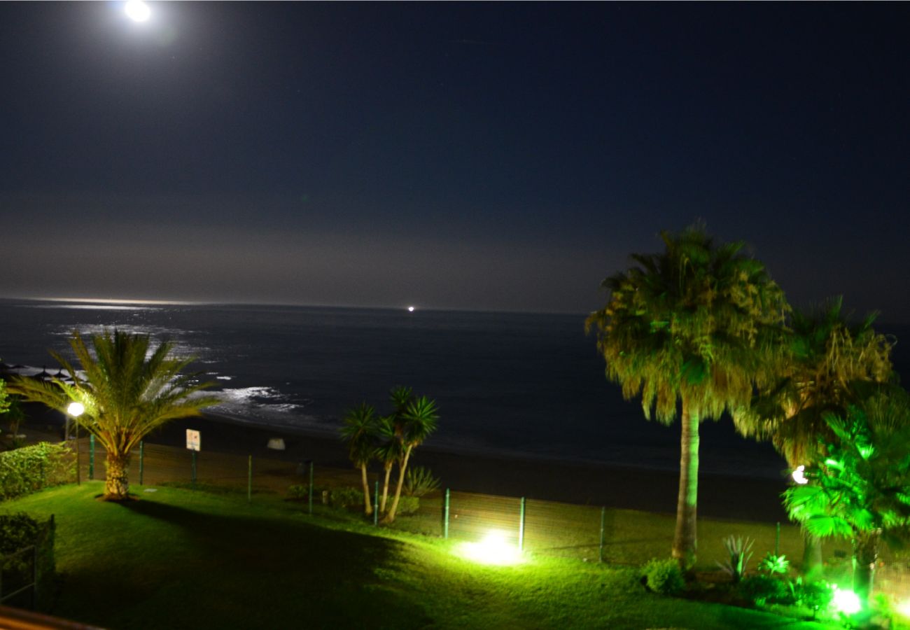 Lägenhet i Estepona - HB - Comfortable Beachfront Holiday Apartment