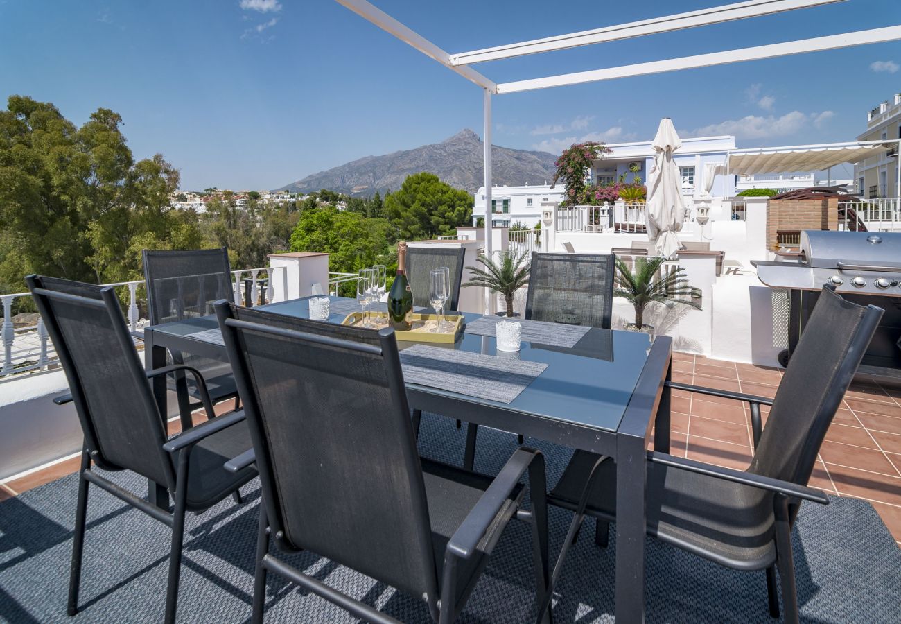 Lägenhet i Nueva andalucia - AP169- Comfortable 2 bed apartment in Aloha Pueblo