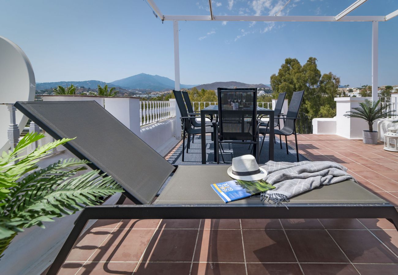 Lägenhet i Nueva andalucia - AP169- Comfortable 2 bed apartment in Aloha Pueblo