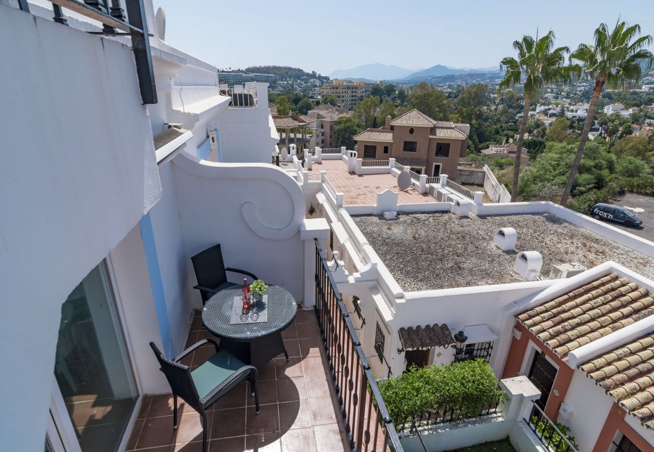 Lägenhet i Nueva andalucia - AP169- Comfortable 2 bed apartment in Aloha Pueblo