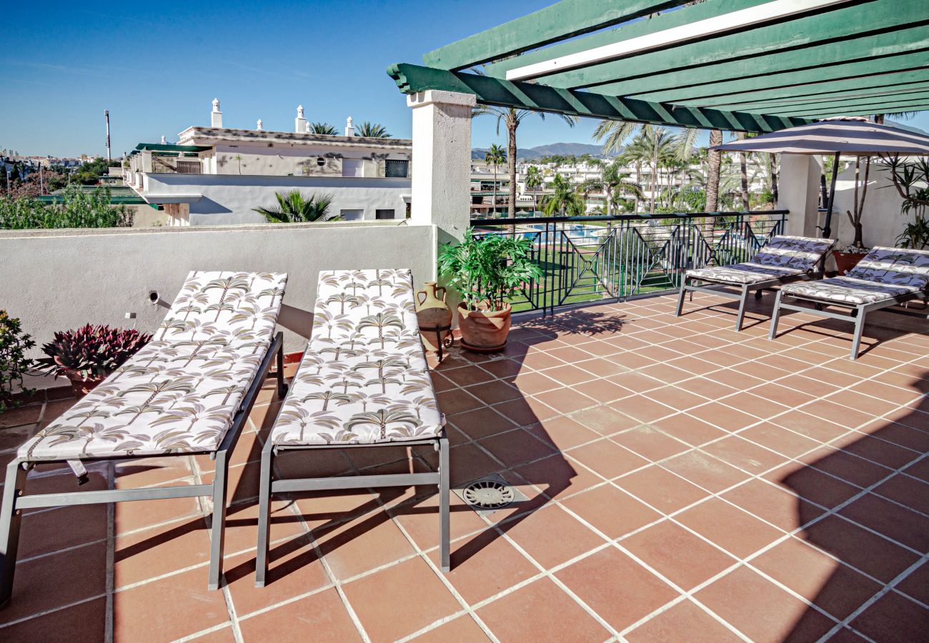 Lägenhet i Nueva andalucia - LCR4 - Large 3-Bedroom Apartment Near Beach