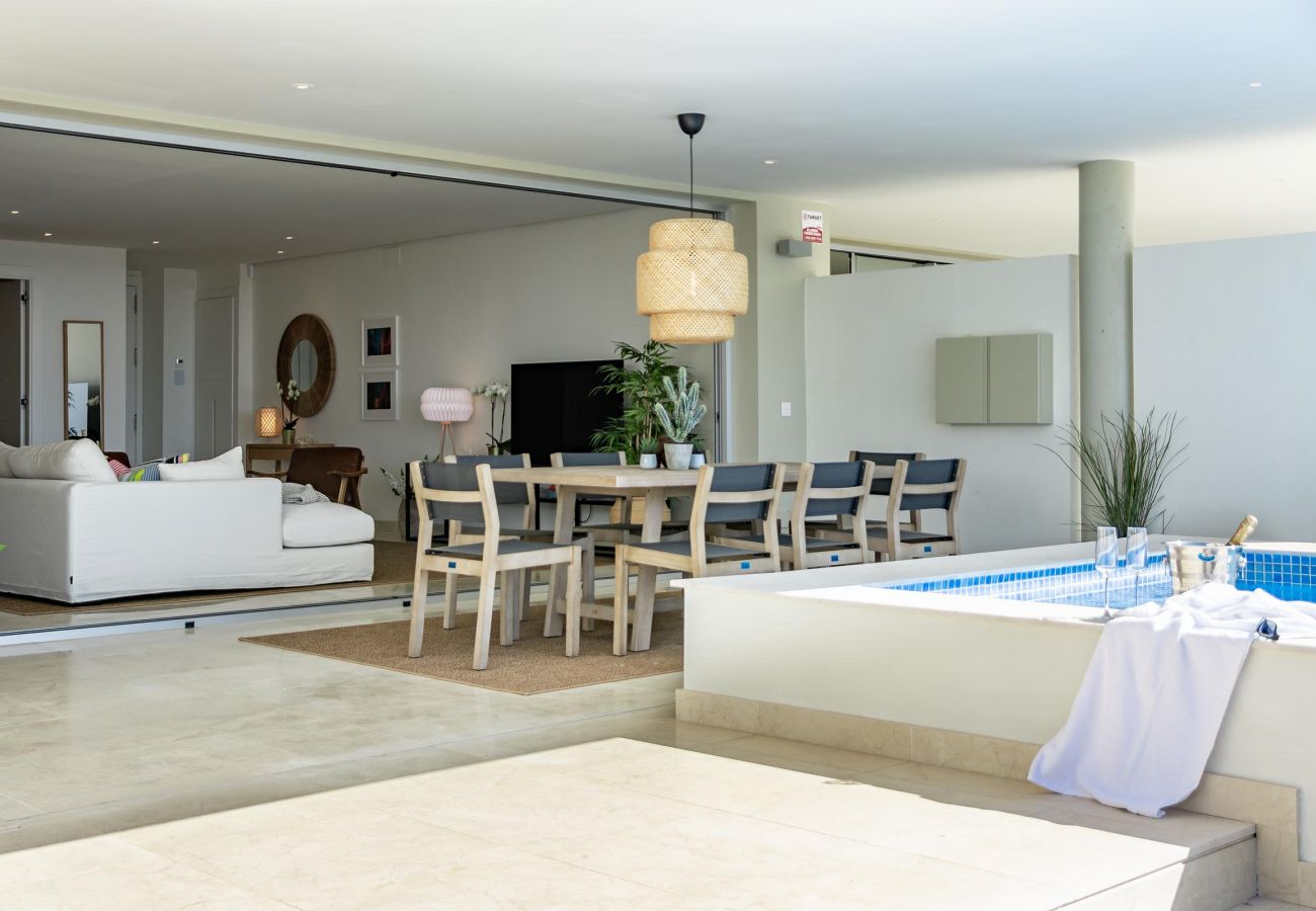 Lägenhet i Nueva andalucia - LMR- Luxury apartment, private pool. Families only