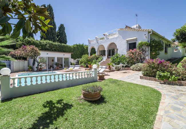 Hus i Nueva andalucia - FJ- Finca with private pool Families only