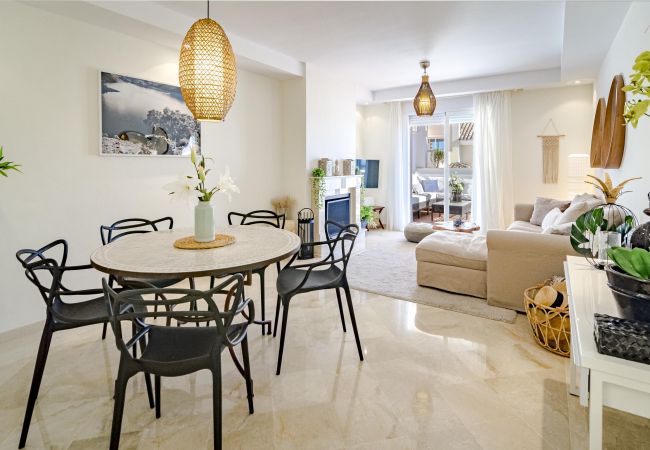 Lägenhet i Marbella - AR23 - Holiday flat, Puerto Banus by Roomservices