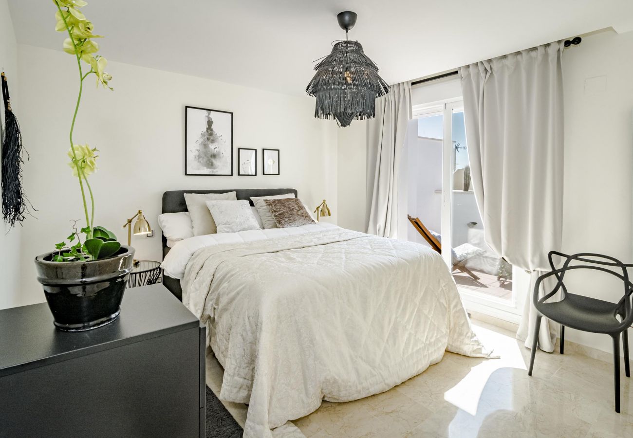 Lägenhet i Marbella - AR23 - Holiday flat, Puerto Banus by Roomservices