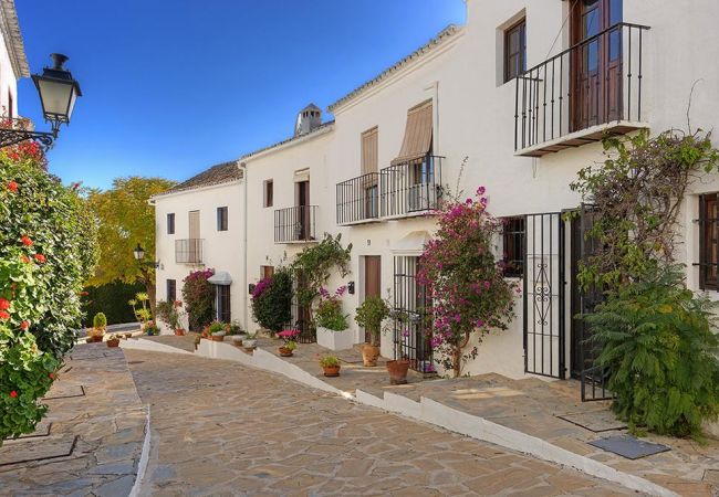 Radhus i Marbella - EN- Cozy Andalusian style townhouse  in Marbella