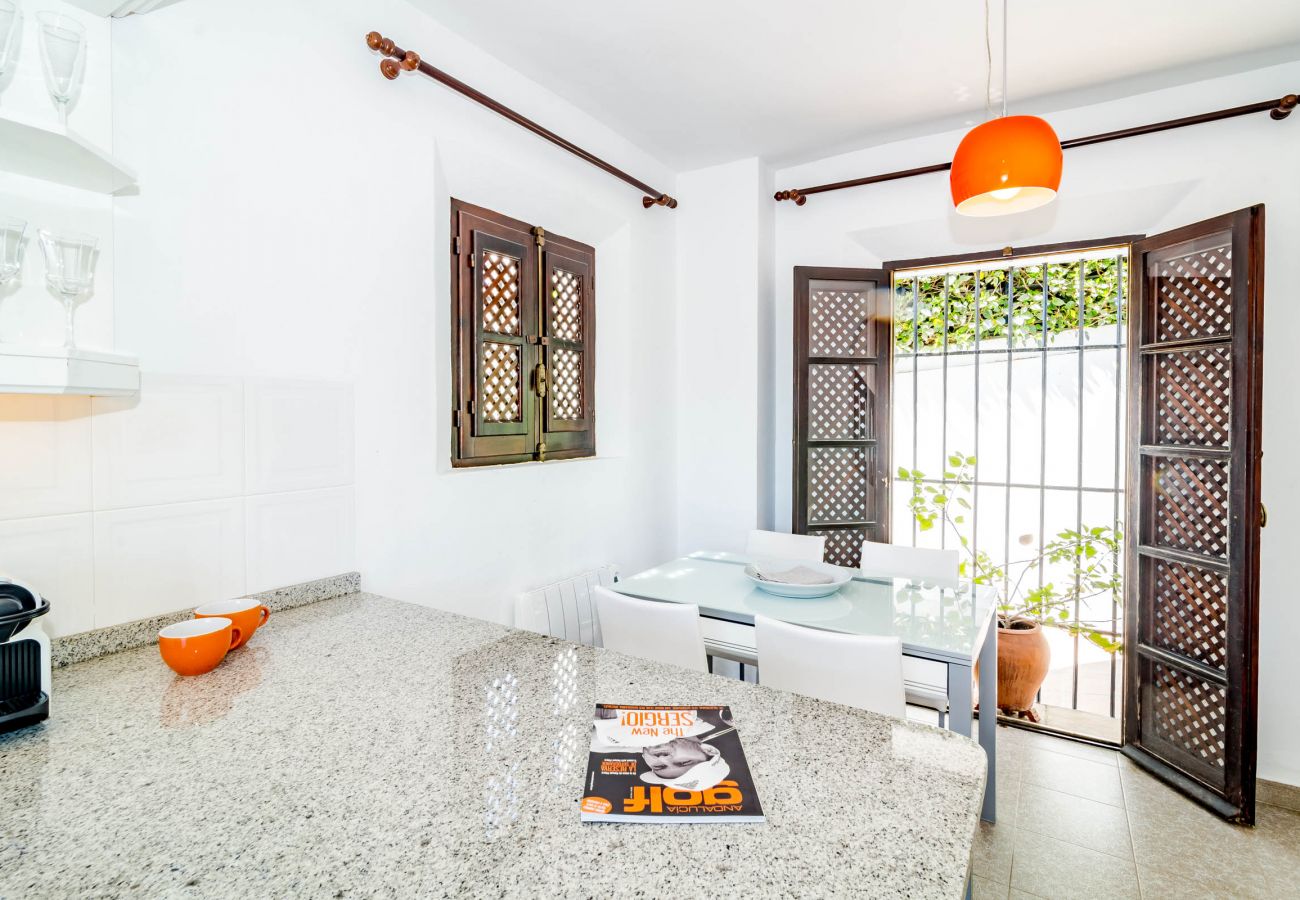 Radhus i Marbella - EN- Cozy Andalusian style townhouse  in Marbella