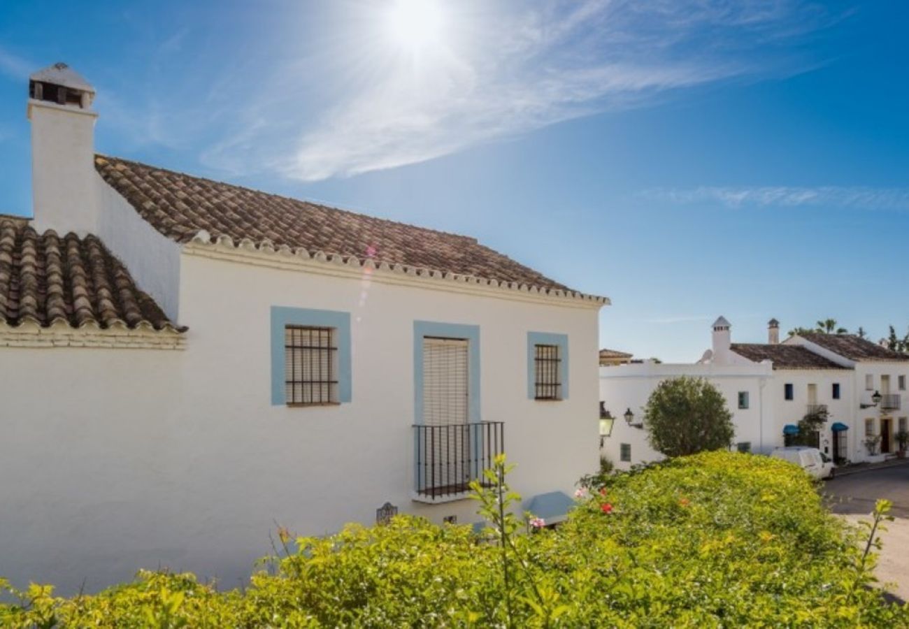 Radhus i Marbella - EN- Cozy Andalusian style townhouse  in Marbella