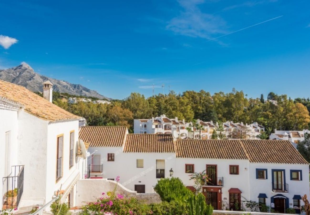 Radhus i Marbella - EN- Cozy Andalusian style townhouse  in Marbella