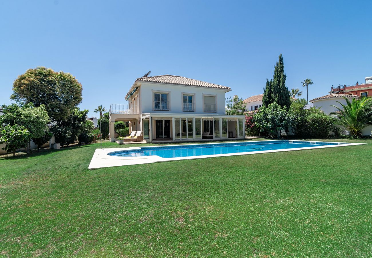 Villa i San Pedro de Alcántara - CLN- Spacious 6 bedroom villa 100 m to beach