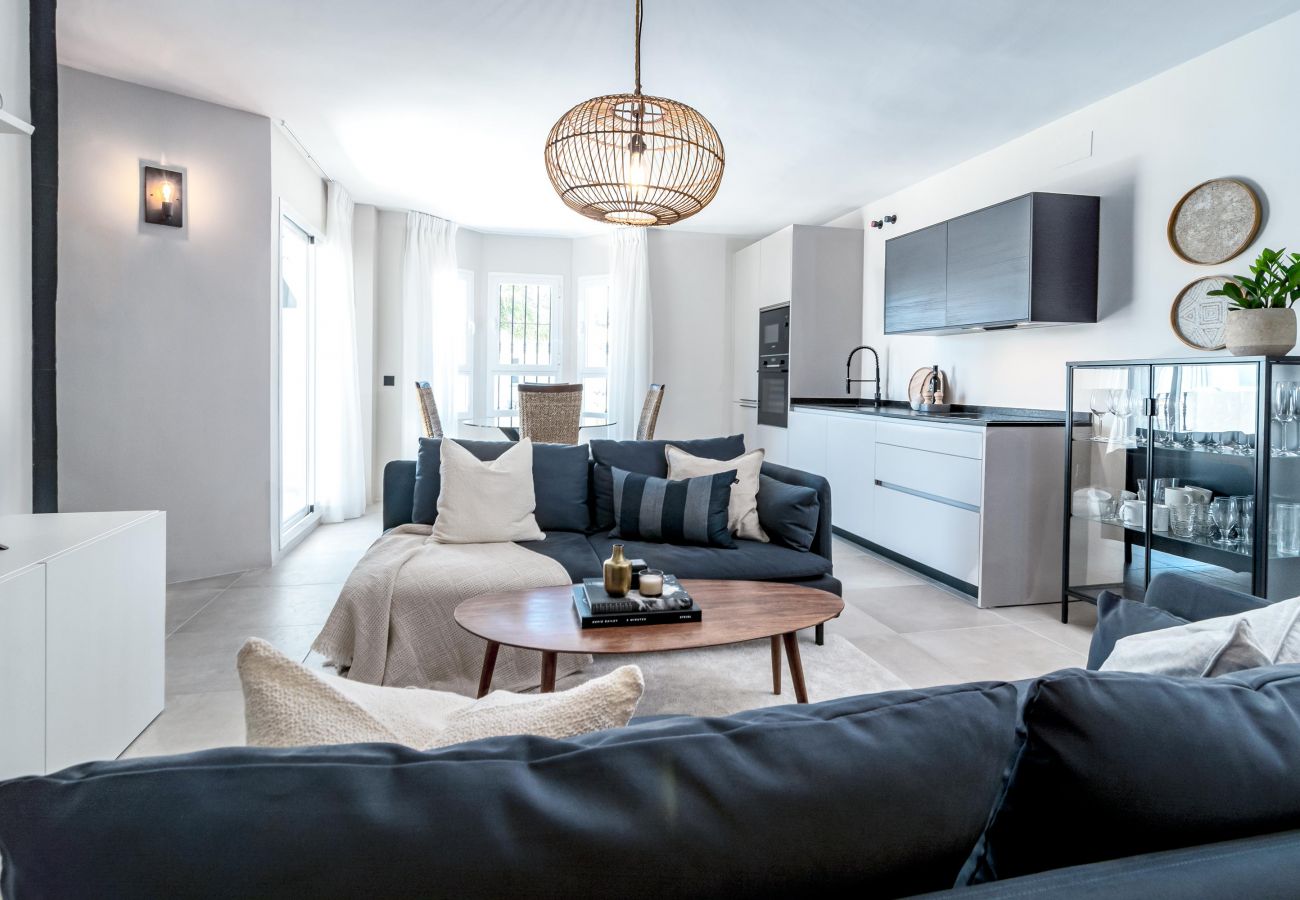 Lägenhet i Nueva andalucia - LNM17- Wonderful 1 bedroom flat with office space