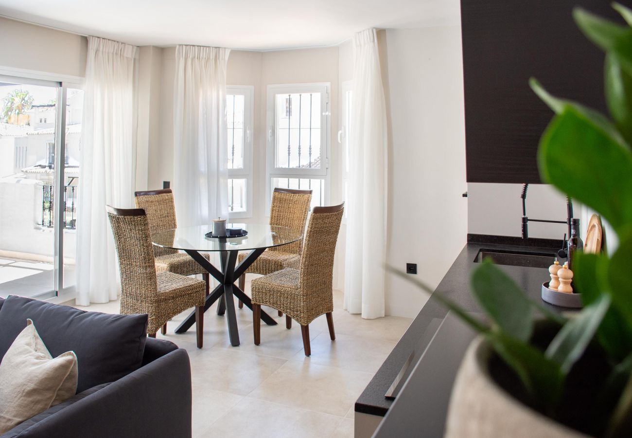 Lägenhet i Nueva andalucia - LNM17- Wonderful 1 bedroom flat with office space
