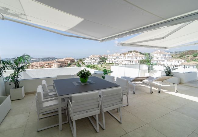 Lägenhet i Nueva andalucia - LMR1-Penthouse with 187m2 terrace and private pool