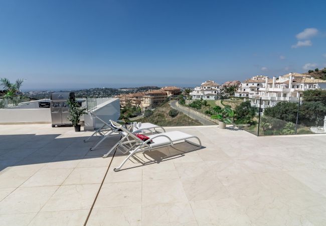 Lägenhet i Nueva andalucia - LMR1-Penthouse with 187m2 terrace and private pool