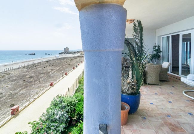 Lägenhet i Casares - LAP- 3 bed apartment on the beach. Families only