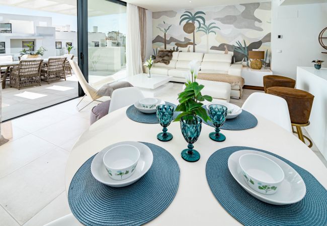 Lägenhet i Estepona - CDG1- Beautiful 2-br penthouse in cortiljo de Golf