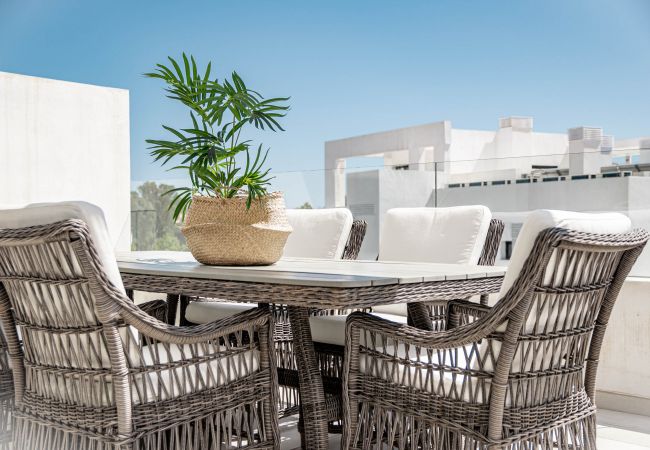 Lägenhet i Estepona - CDG1- Beautiful 2-br penthouse in cortiljo de Golf