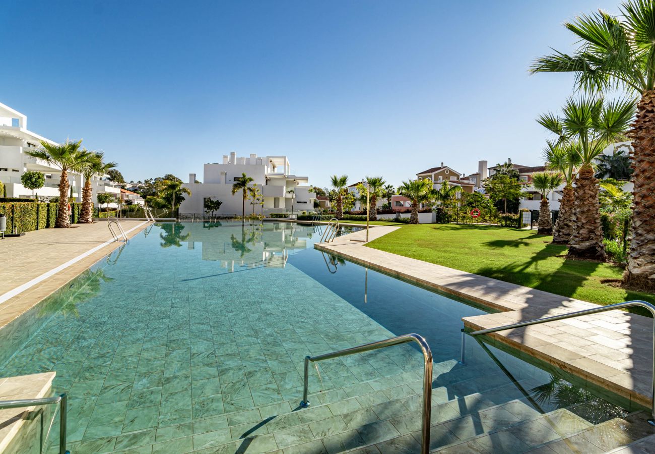 Lägenhet i Estepona - CDG1- Beautiful 2-br penthouse in cortiljo de Golf