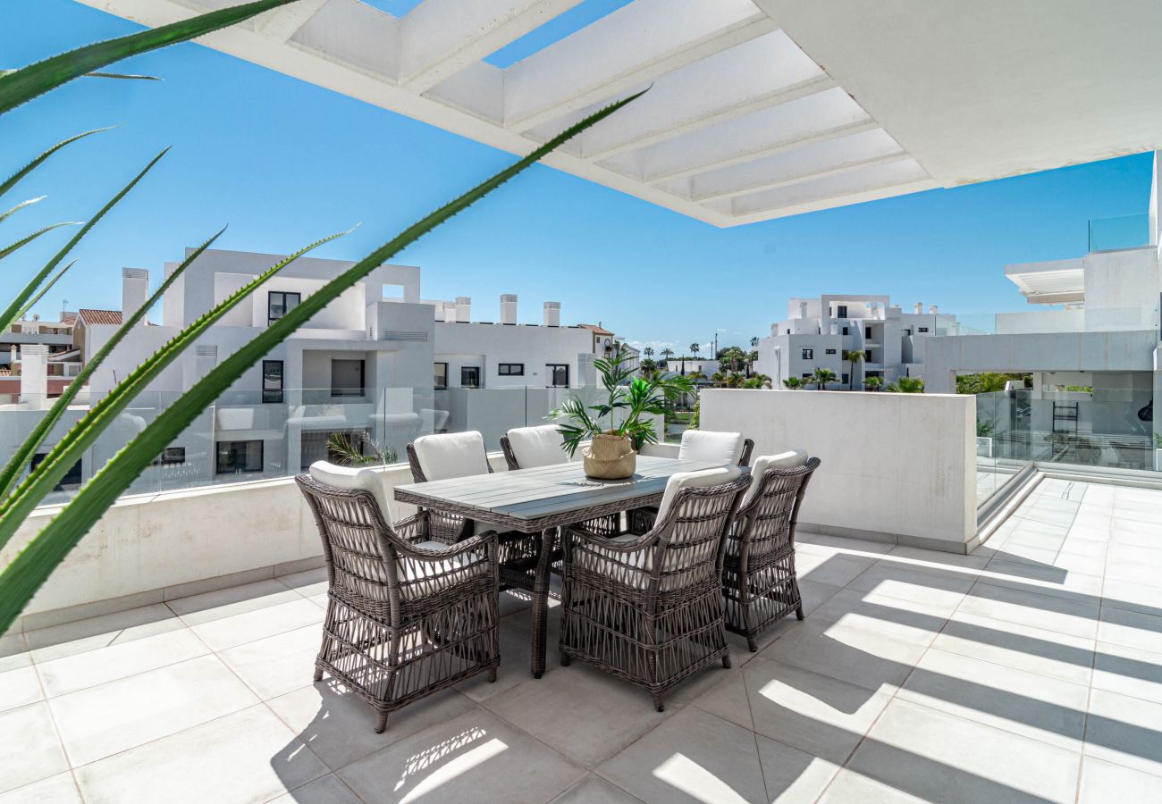 Lägenhet i Estepona - CDG1- Beautiful 2-br penthouse in cortiljo de Golf