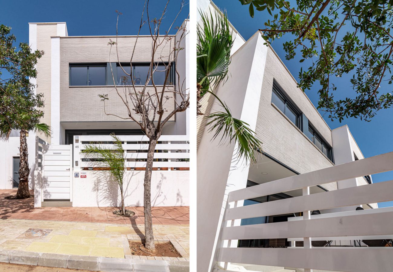 Radhus i Estepona - LMT46- Spacious townhouse modern style