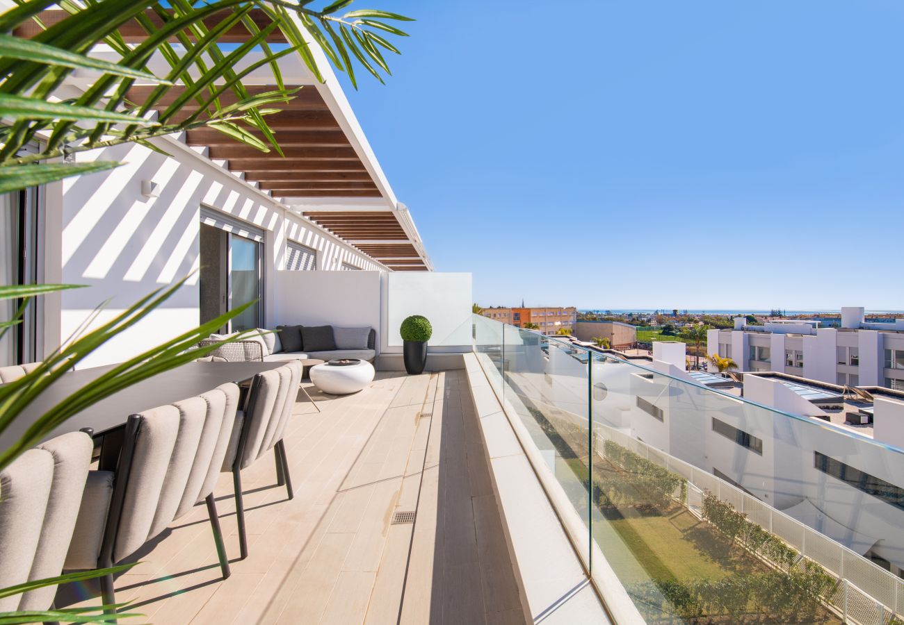 Lägenhet i Estepona - LM3.52B- Spacious duplex penthouse with panoramic