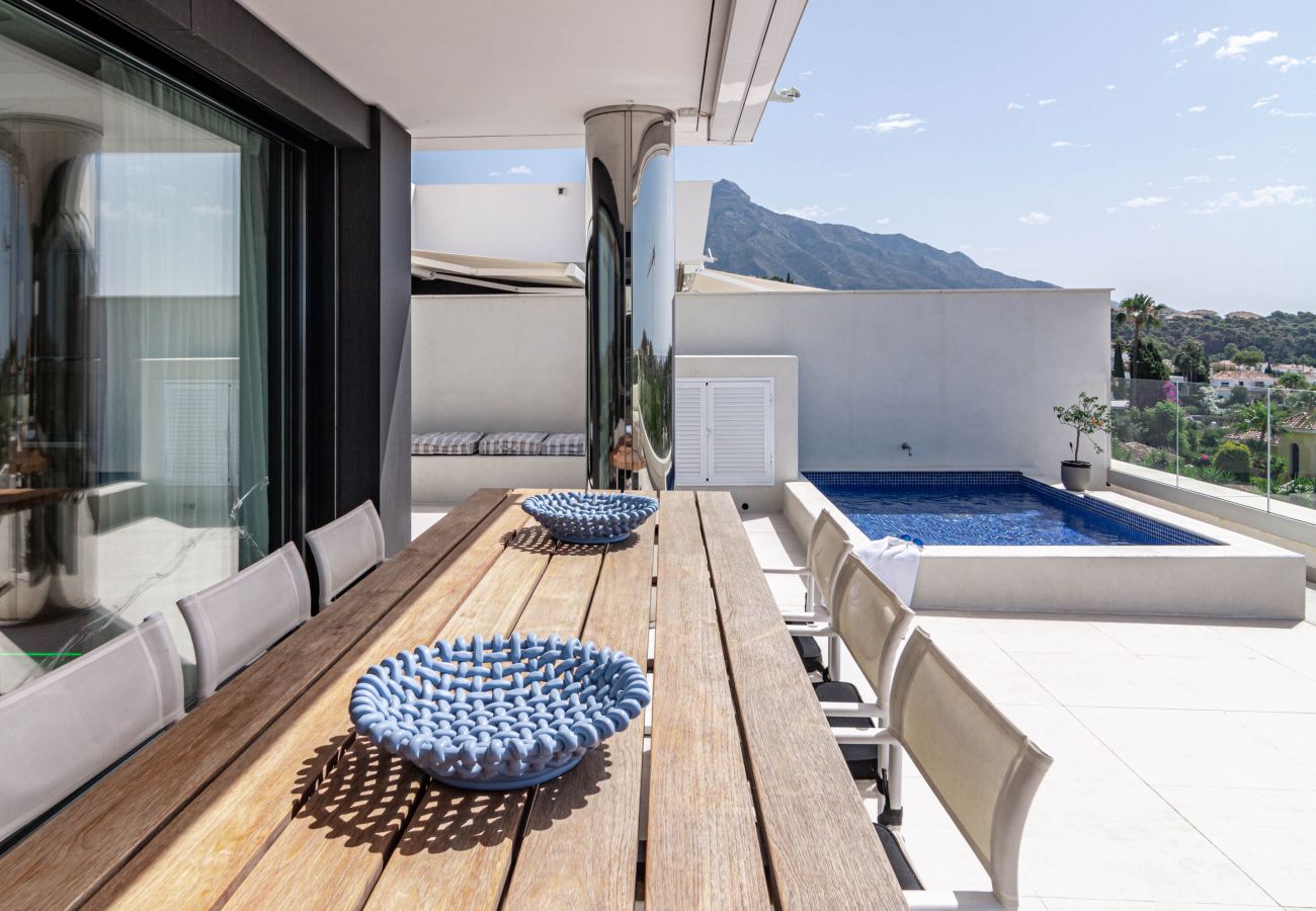 Lägenhet i Nueva andalucia - AZM- Spacious penthouse, plunge pool, sea view