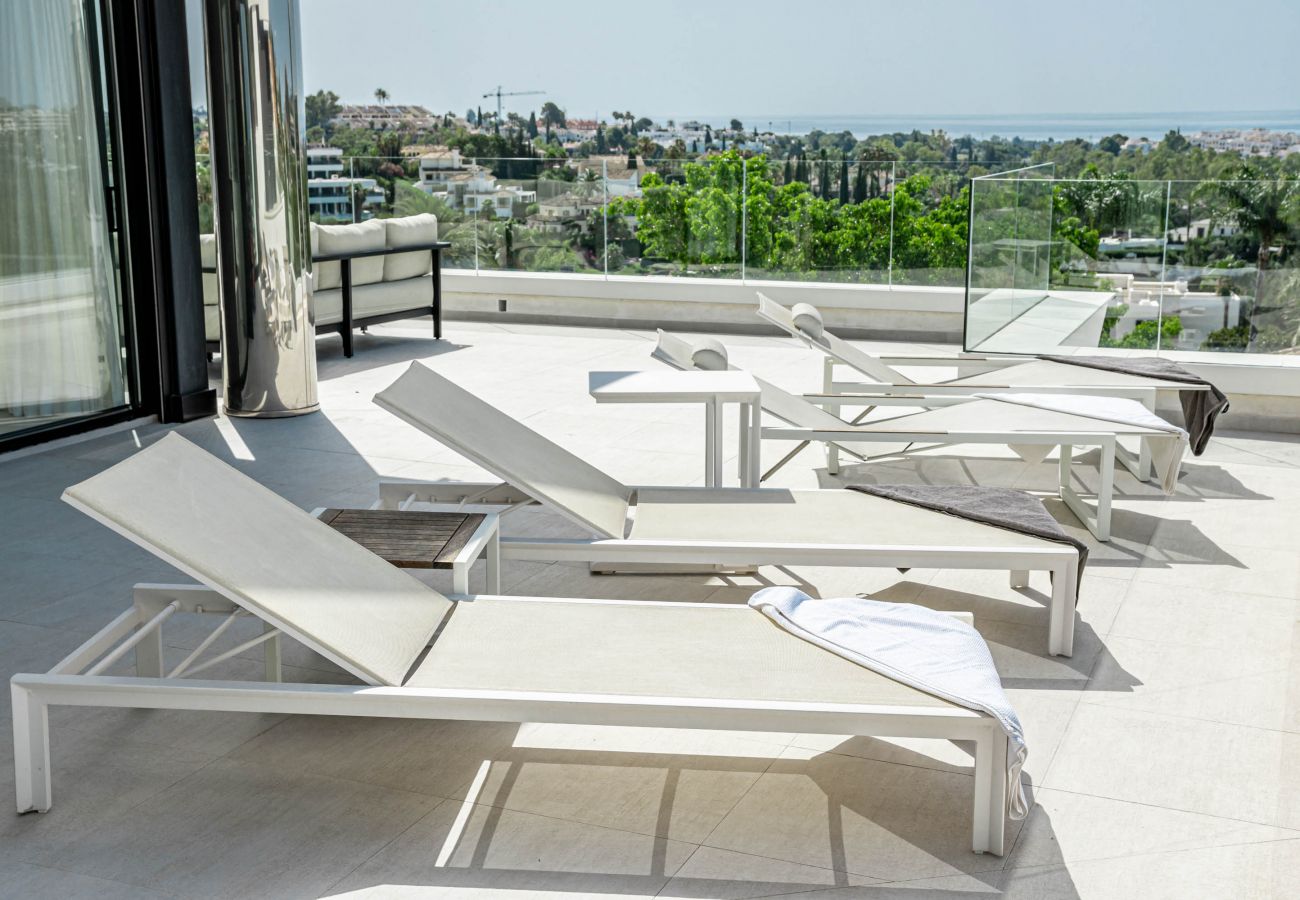 Lägenhet i Nueva andalucia - AZM- Spacious penthouse, plunge pool, sea view