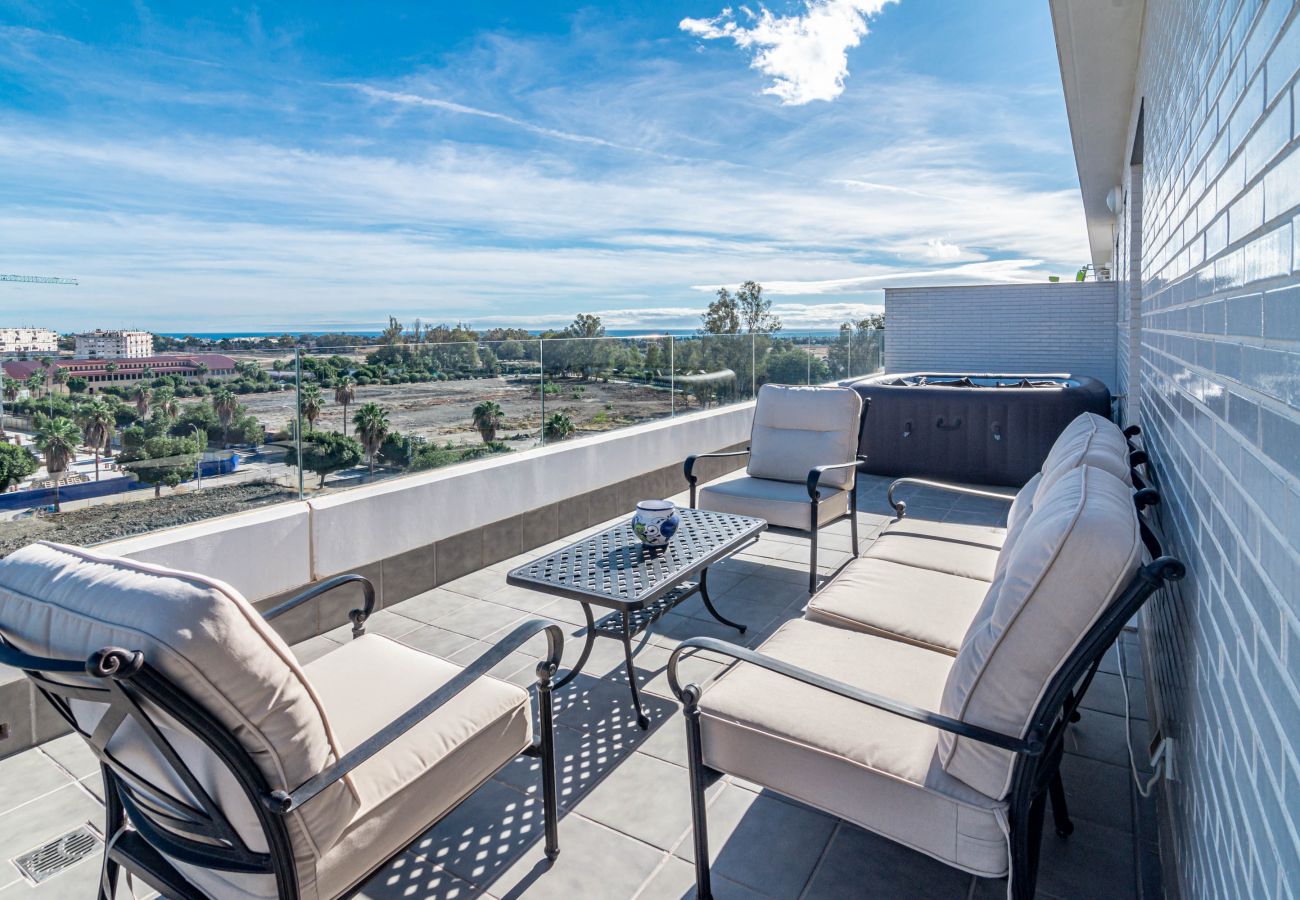 Lägenhet i Nueva andalucia - JG3.6B- Luxury penthouse with spacious balcony