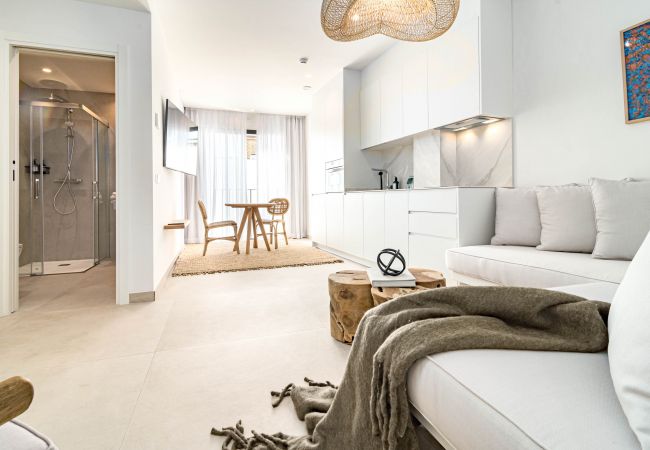 Lägenhet i Estepona - A8- Seaclub suites by Roomservices