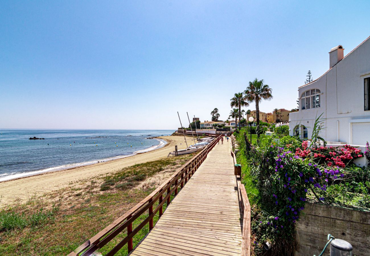 Lägenhet i Mijas Costa - PL- Beachfront seaview aptm – Playa de la Lucera