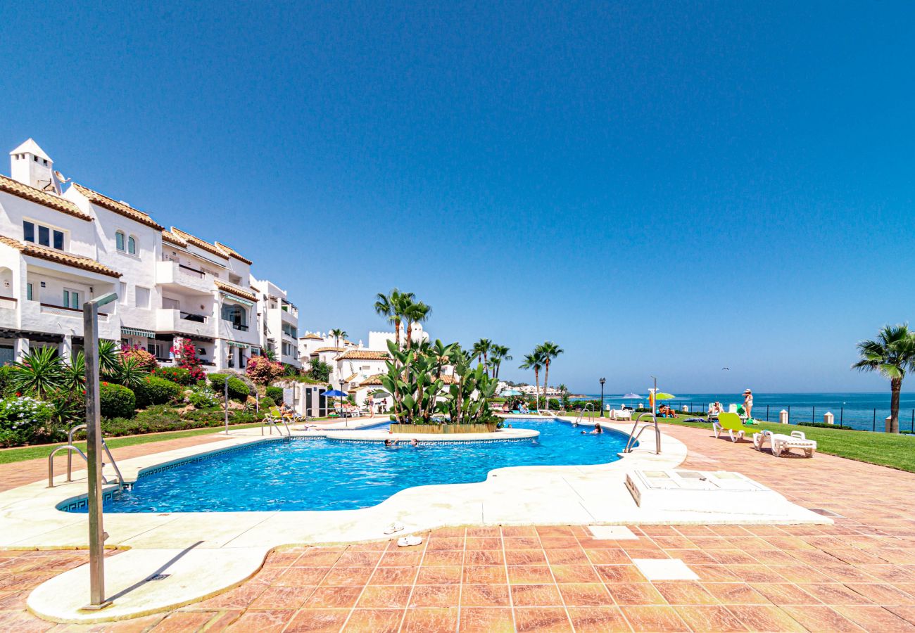 Lägenhet i Mijas Costa - PL- Beachfront seaview aptm – Playa de la Lucera