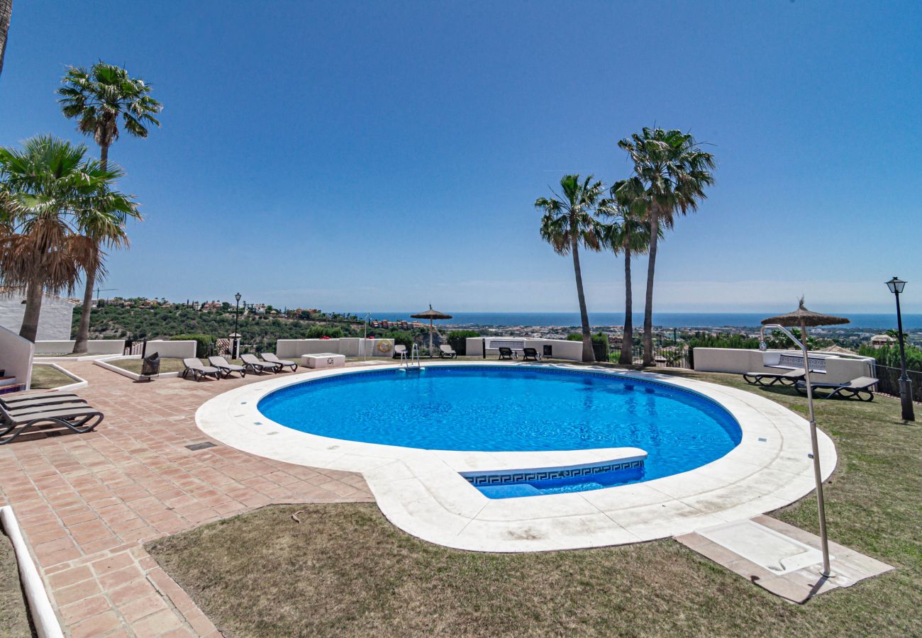 Radhus i Nueva andalucia - LAG - Spacious 3BR townhouse with private jacuzzi